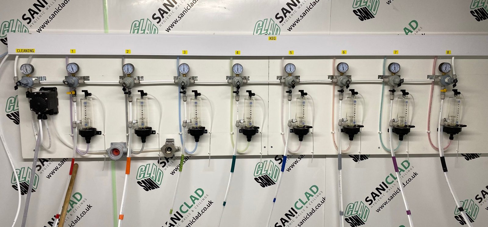 Commercial draught beer pressure-regulator installation